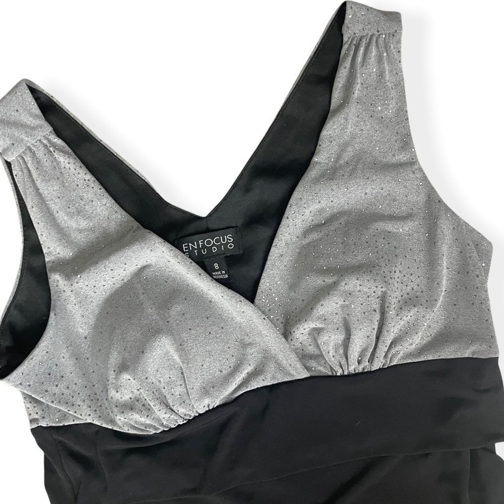 3/$30 ⭐️ SLEEVELESS V-Neck Gray and Black Dress - Picture 4 of 6